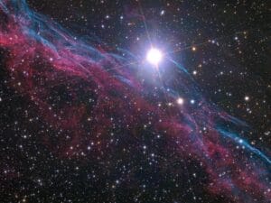 Estruturas Cósmicas: Estrelas, Buracos Negros, Planetas e Mais